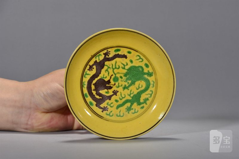 清光绪 黄地素三彩双龙戏珠纹盘 - 图2